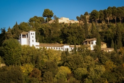 Der Generalife liegt oberhalb der Alhambra auf dem Sonnenhügel. Es war der Sommerpalast der maurischen Sultane.